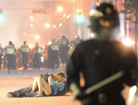 460-kissing-couple-cp-getty